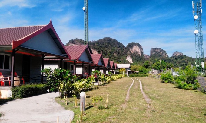 Ko Phi Phi House | Relax at Phi Phi Coralbay: Family-Friendly with Dining