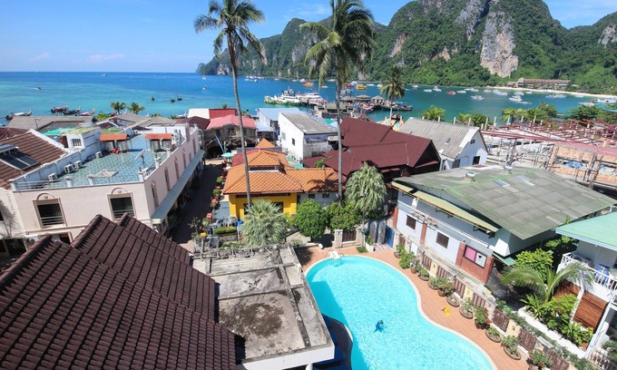 Ko Phi Phi Hotel | Inviting Phi Phi Hotel: Pool, Breakfast & Family Friendly