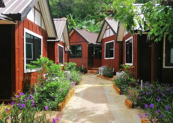 Ko Phi Phi Resort | Inviting Phi Phi Long Beach Bungalow with Oceanfront Views