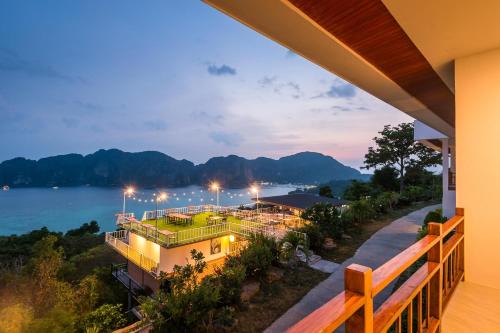 Ko Phi Phi Hotel | Serene Phi Phi Mountain Beach Resort with Ocean Views