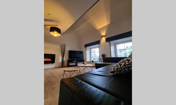 Erezee House | Phils Cottages: A Pet-Friendly Retreat with Spa Amenities