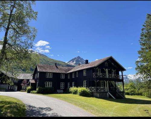 Sunndal Hotel | Phillipshaugen Lodge: Exceptional Stay with Family-Friendly Amenities