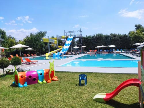 Kalambaka Hotel | Discover Comfort at Philoxenia: Pool & Family Amenities