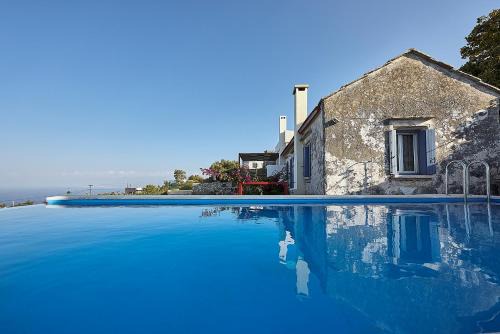 Kefalas Villa | Inviting Philyra Farmhouse: Pet-Friendly with Ocean Views