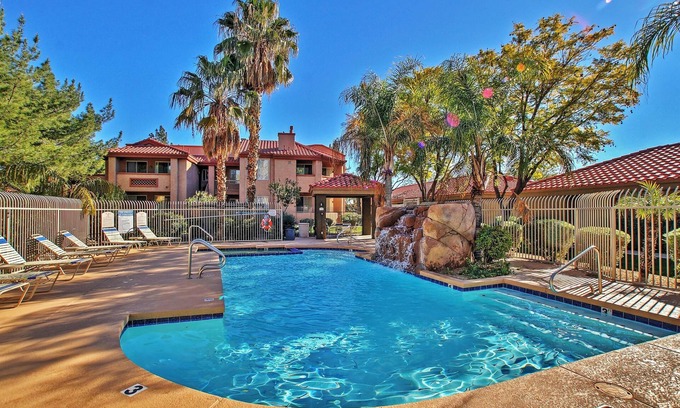 Deer Valley Condo | Relaxing Phoenix Abode: Pool & Spa Near Bellair Golf Club