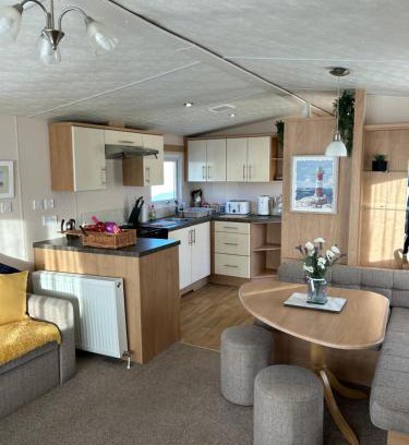 Porthcawl Resort | Pet-Friendly Phoenix Caravan Hire at Trecco Bay - 9.6/10