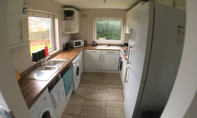 Corby House | Cozy Phoenix House: Family-Friendly with Breakfast Included
