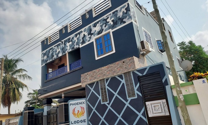 Accra Apartment | Top-Rated Phoenix Lodge with Breakfast & Family-Friendly Perks