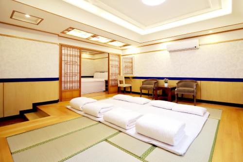 Beitou Hotel | Relaxing Phoenix Pavilion Hot Spring Hotel with Family Amenities