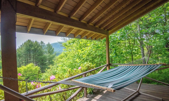 Lansing Cabin | Elevated Views & Comfort - Phoenix Rising Near Lansing