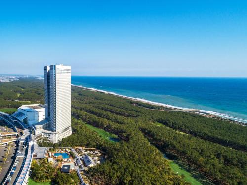Miyazaki Hotel | Elegant Sheraton Grande Ocean Resort with Pool & Spa