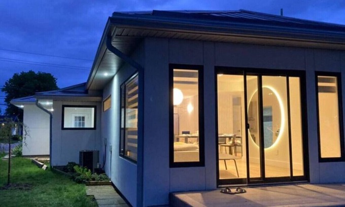 Leamington Cottage | Discover Serenity at PhoNest Lake House with Stunning Views