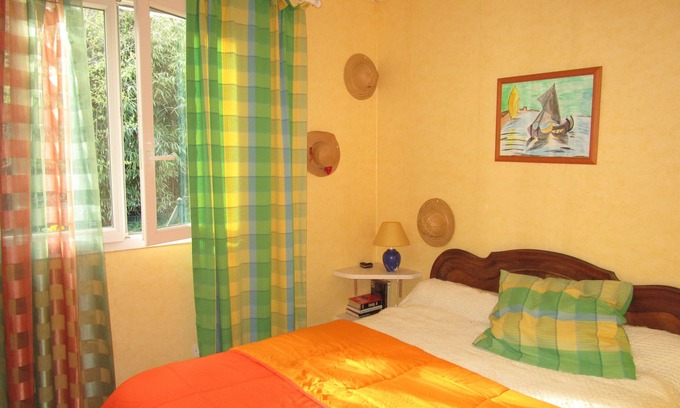 Leon Cottage | Lovely House Rental in Léon with Pool & Lake View