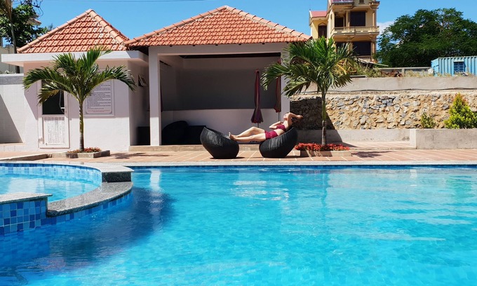 Dong Hoi Hotel | Relax at Phu Cuong Beach Hotel with Pool & Restaurant