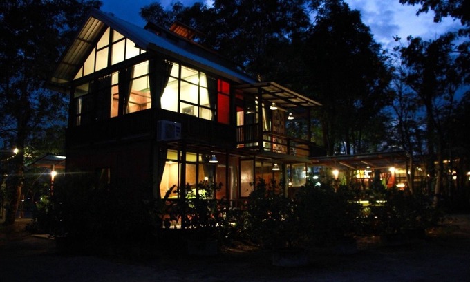 San Kamphaeng House | Explore Phu Mi Lum Nao House: Family-Friendly Retreat