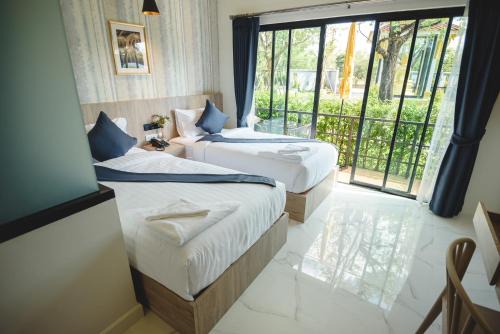 Chanthaburi Hotel | Serene Phuengluang Riverside Hotel with Oceanfront Views