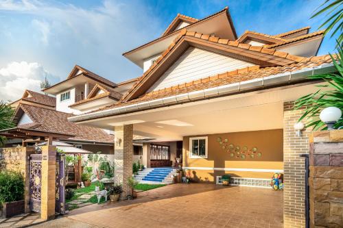 Ratsada Villa | Relaxing Phuket Pool Villa with Sea View and Private Amenities