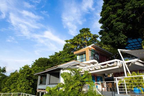 Chalong Hotel | Relaxing Phuket View Coffee and Resort with Breakfast Included