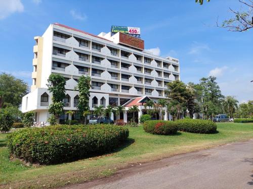 Sakon Nakhon Hotel | Welcoming Phuphanplace Hotel: Comfort & Eco-Friendly Stay