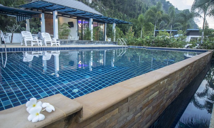 Huai Yot Hotel | Family-Friendly Phuphayot Resort with Pool and Spa Access