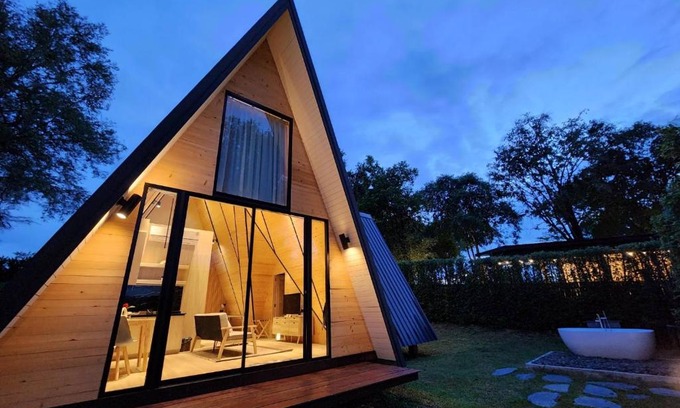 Sai Yok Resort | Phusira: Guest Rated 10/10 with Breakfast & Hot Tub