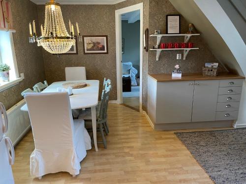 Orgryte-Harlanda Villa | Discover Pia's House: Oceanfront Stay with Breakfast Included