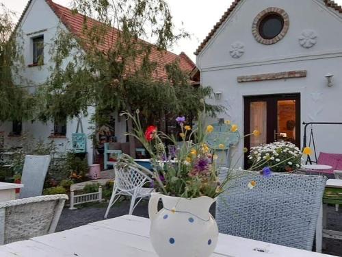 Kaptalantoti House | Exceptional Stay at Piac Vendégház with Breakfast Included