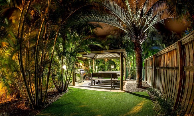 Urraween Hotel | Welcoming Pialba Motor Inn with Pool and Breakfast Options