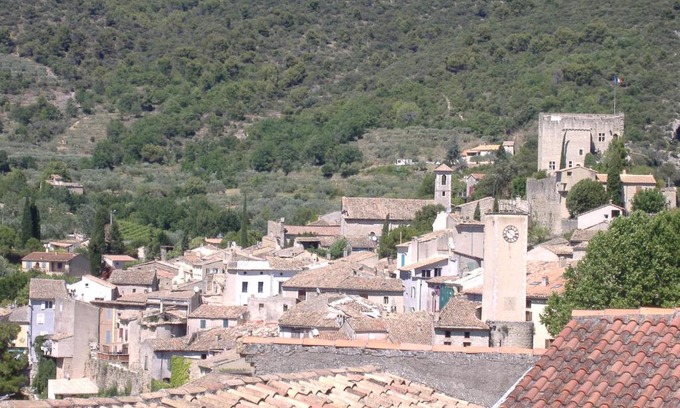 Mollans-sur-Ouveze House | Discover piaureve: Pet-Friendly Retreat with Hot Tub