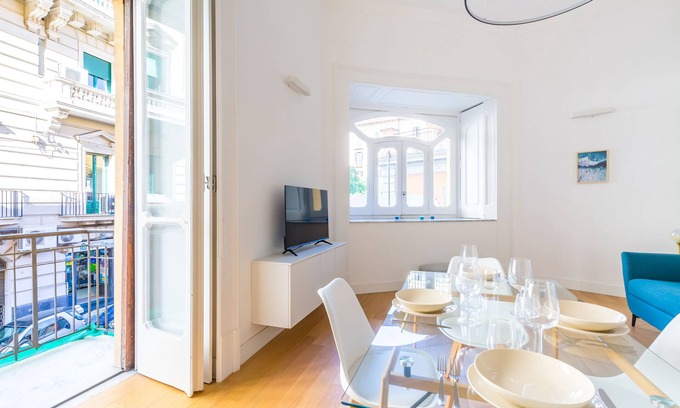 Chiaia Apartment | Discover Piazza Amedeo Flat with Family-Friendly Amenities
