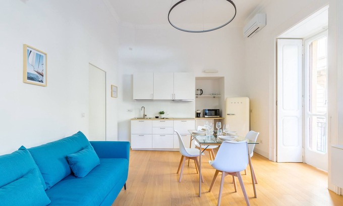 Chiaia Apartment | Modern Piazza Amedeo Apartment - Family-Friendly & Accessible