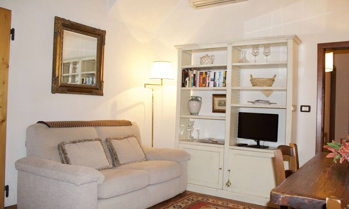 Duomo Apartment | Prime Location near Piazza della Signoria & Ponte Vecchio