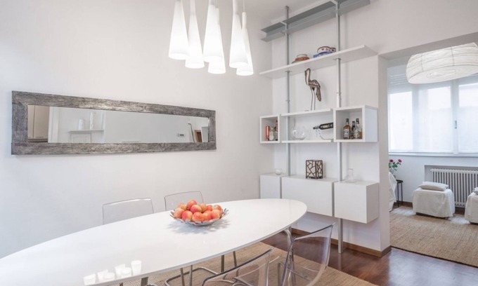 Historic Centre Apartment | Explore Piazza delle Erbe Central Apartment with Breakfast