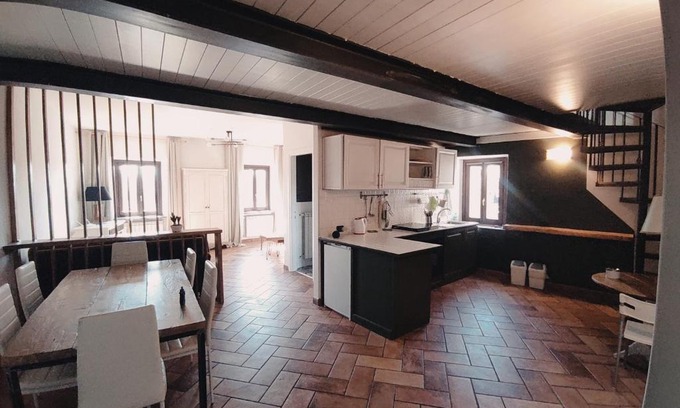 Sutri Apartment | Pet-Friendly Piazza Duomo Casa Vacanze with Hot Tub & Kitchen