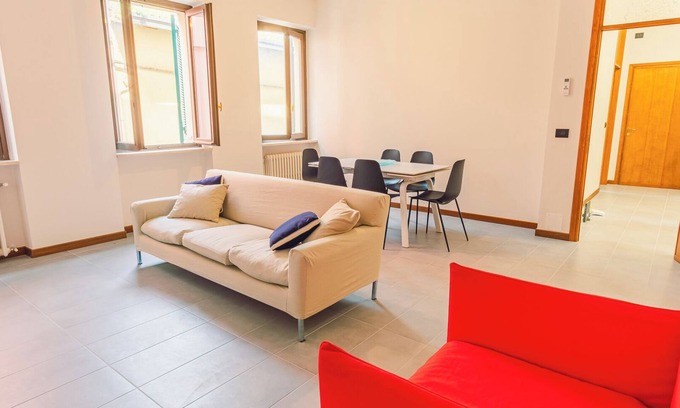 Desenzano del Garda Apartment | Piazza Garibaldi - Three Bedroom Apartment, Sleeps 6