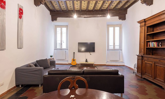 Rione VI Parione Apartment | Piazza Navona Charming Large Apartment
