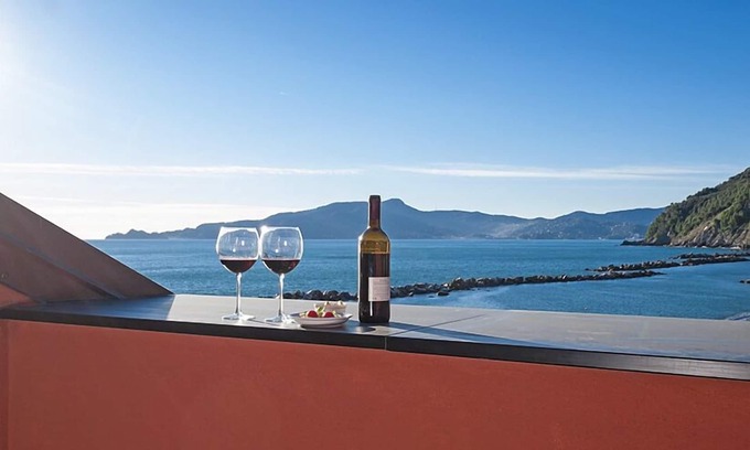 Chiavari Apartment | Discover Oceanfront Bliss at Piazzetta dei Pescatori