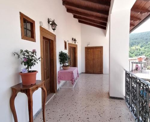 Assergi Apartment | Cozy Piazzetta Del Forno Monolocale with Breakfast & Pets