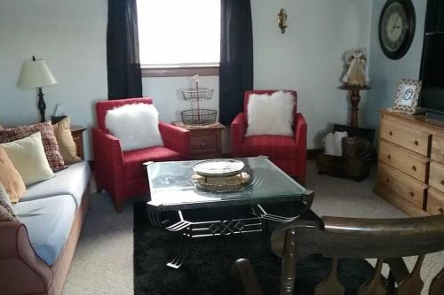 Van Wert House | Experience Comfort at Picasso's Condo with Hot Tub & Breakfast