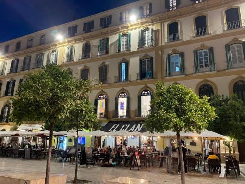 La Victoria Apartment | Guest Rated 9.5/10: Picasso's Deluxe Puerta Verde