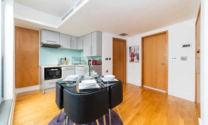 London City Centre Apartment | Chic London Studio Apartment Near Piccadilly Circus