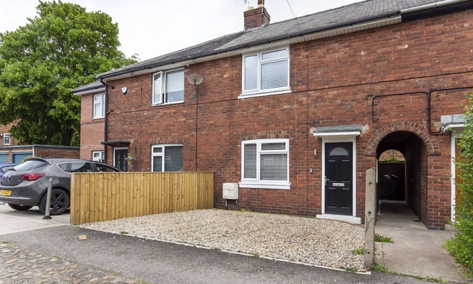 York Cottage | Outstanding Piccadilly Place - 3 Bedroom Retreat for 6