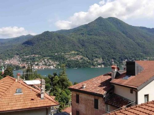 Moltrasio House | Cozy Piccola Torre Moltrasio with Oceanfront Views