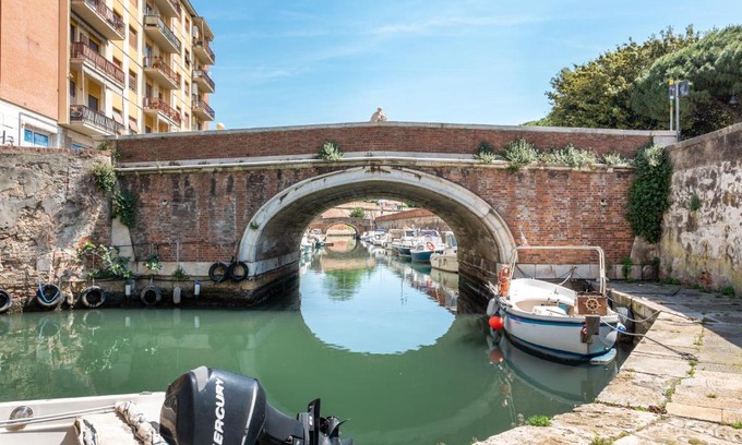 Venezia Nuova Apartment | Canal View Flat in Piccola Venezia - Family Friendly Stay
