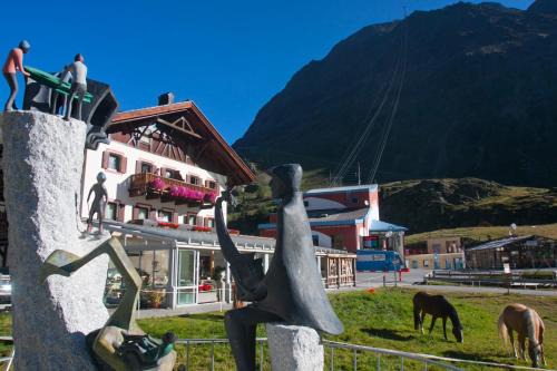 Maso Corto Hotel | Discover Piccolo Hotel Gurschler: Oceanfront Escape Awaits