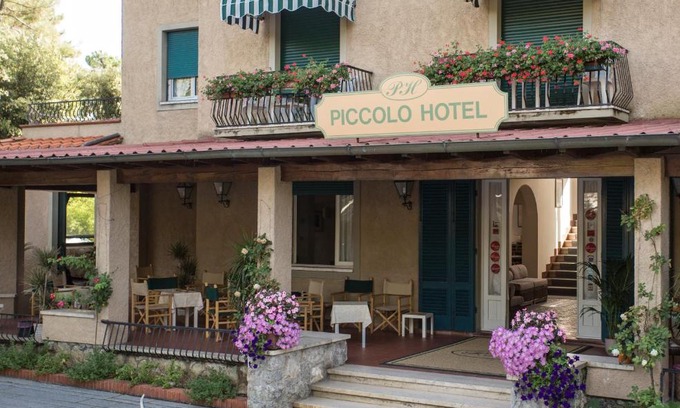 Forte dei Marmi Hotel | Pet-Friendly Piccolo Hotel with Pool & Breakfast Included