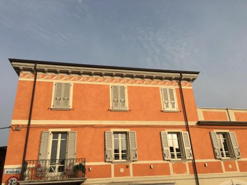 San Felice del Benaco Apartment | Explore Piccolo Palazzo: 4-Star Stay with Top Reviews