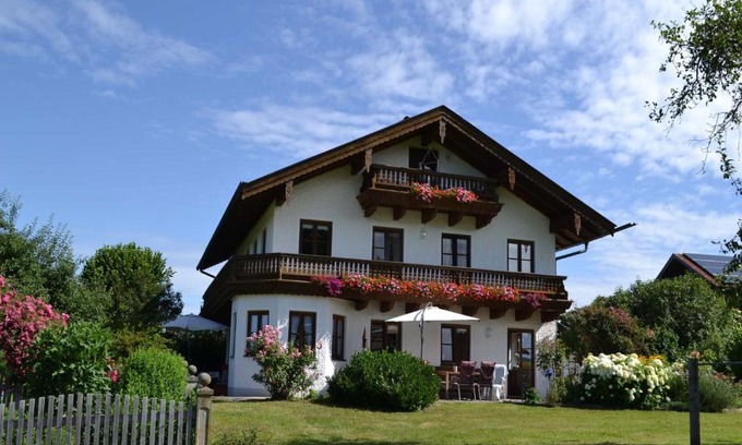 Bad Endorf Apartment | Oceanfront Haven at Pichler Roswitha - Rated 9.2/10!