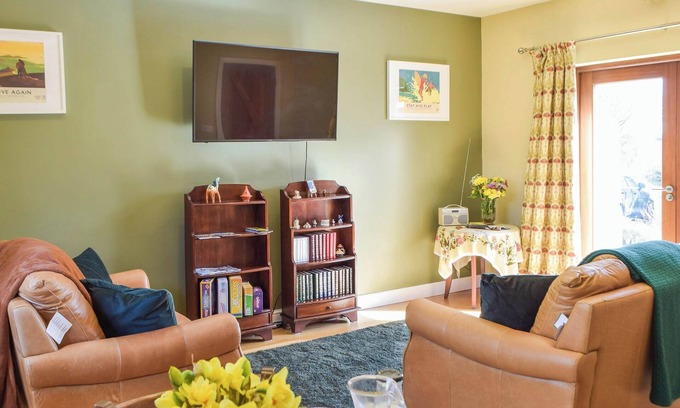 Haverfordwest Cottage | Coastal Retreat with Scenic Walks and Oceanfront Views