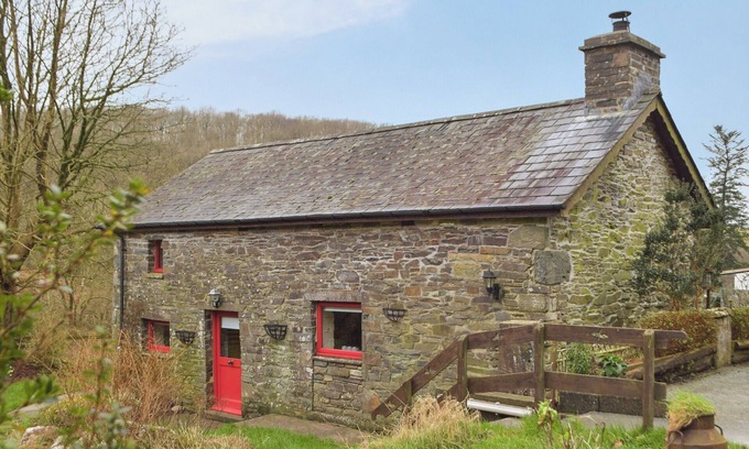 Llanybydder Cottage | Experience Unique Views and Cozy Comfort in Our Hotel